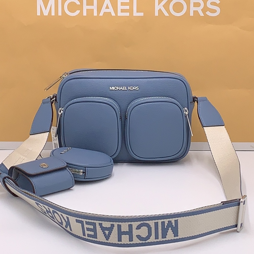 Michael Kors Jet Set Md Leather
Crossbody Bag with Case for Apple
AirPod… - Picture 15 of 16